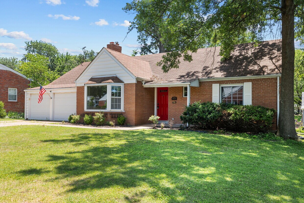 Primary Photo - 786 Chelsea Ave