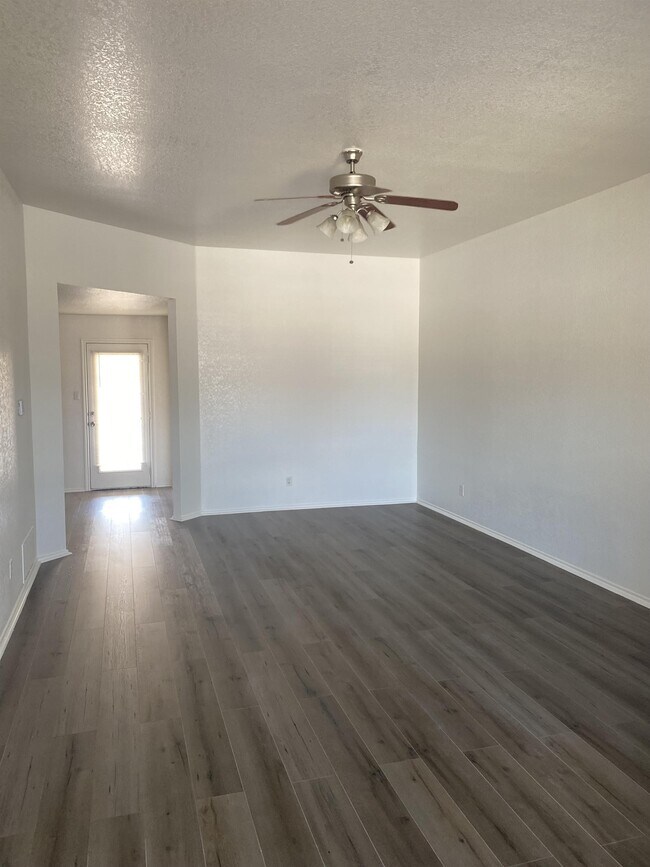 Building Photo - 1302 Copper Creek Dr