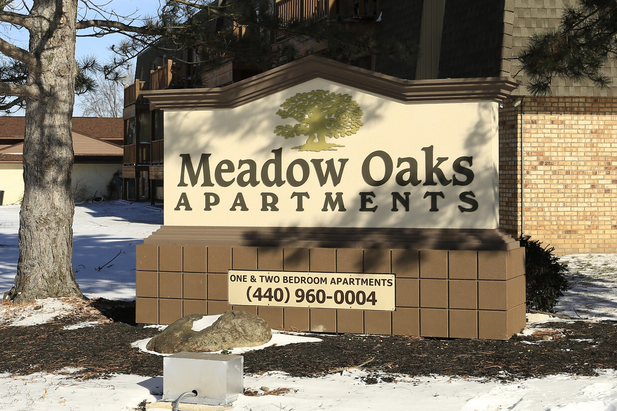 Building Photo - Meadow Oaks Apartments