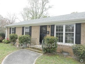 Building Photo - 5500 Larchmont Ave