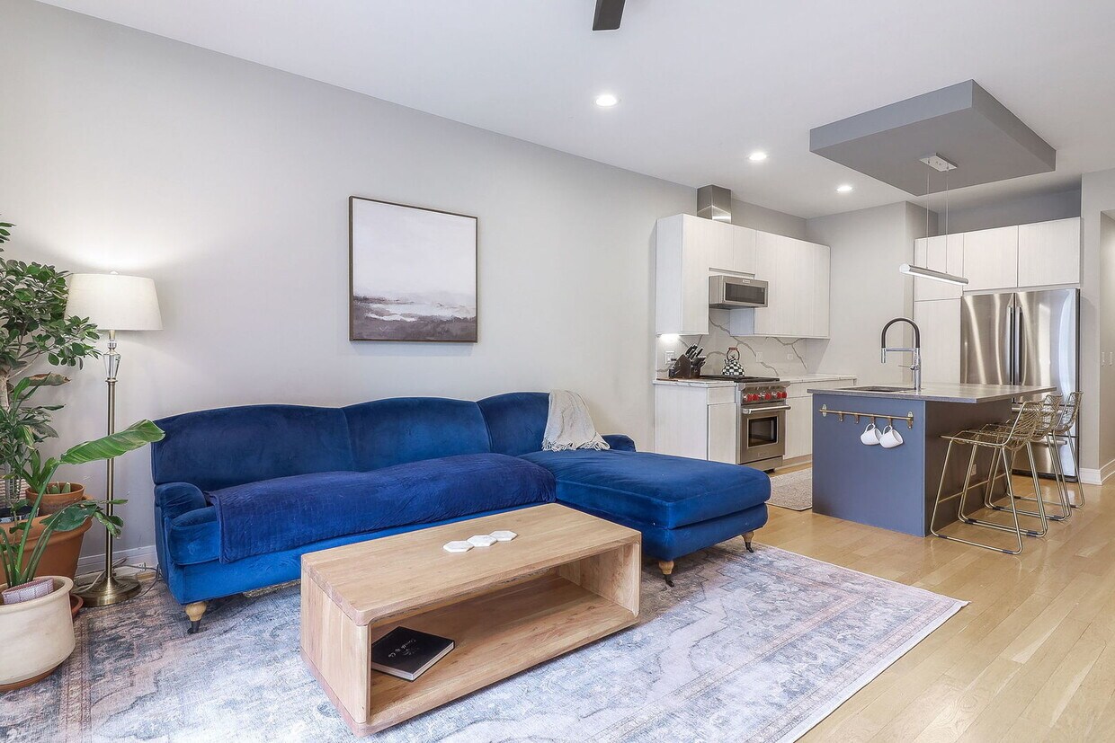 Foto principal - 680 N Milwaukee Ave