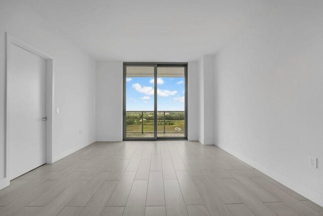 Building Photo - 2000 Metropica Way