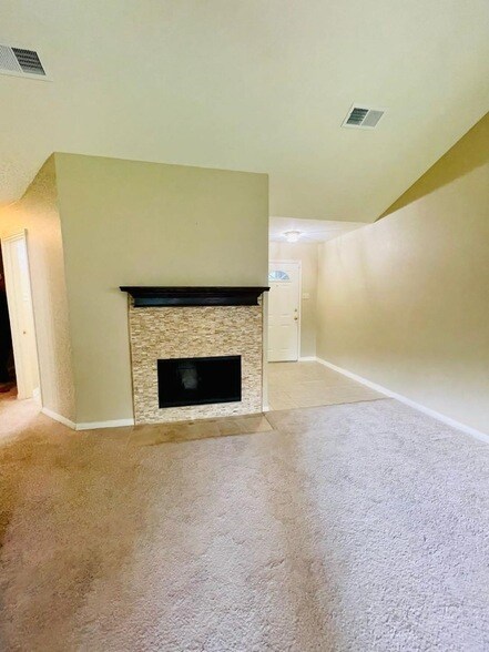 Building Photo - 2607 Old Oak Ln