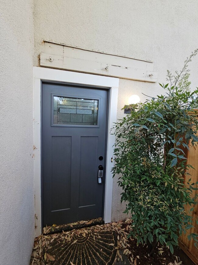 Foto del edificio - Gorgeous PRIVATE GATED COMMUNITY 3 Bed/2.5 Bath Townhome in Terrace Hills - San Jose