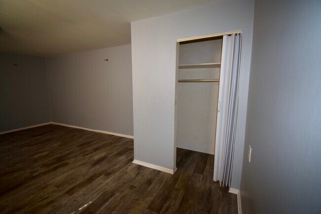 Building Photo - 3419 Dewey Ave