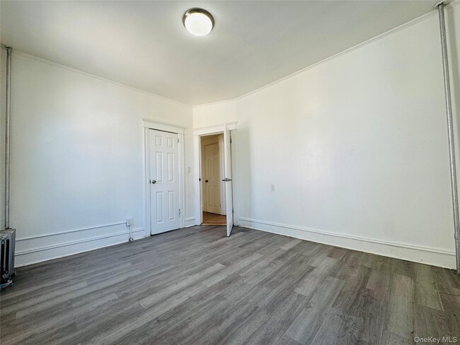 Building Photo - 27-24 Gillmore St