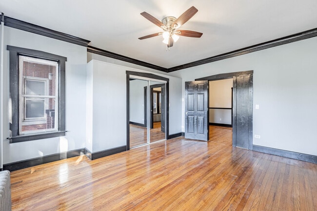 Foto del edificio - 6213 S Loomis Blvd