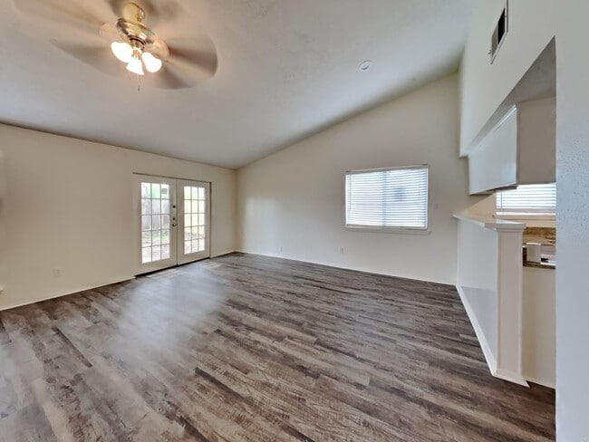 Building Photo - 10311 Towneview Dr