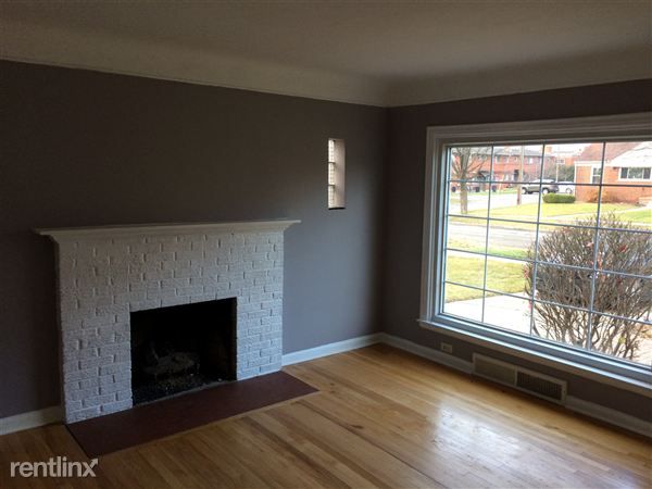 Building Photo - 4220 Elmwood Ave