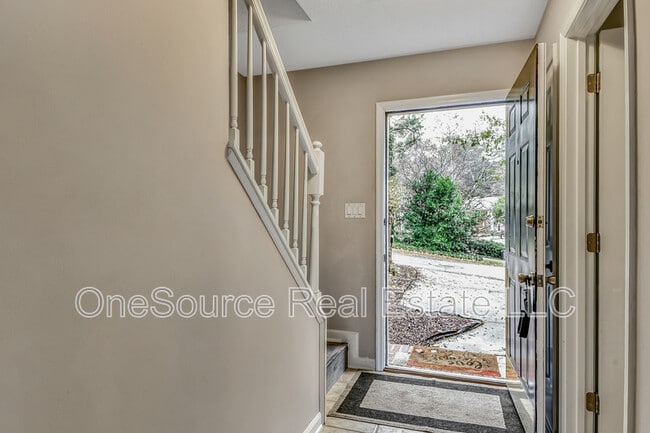 Building Photo - 1702 Twin Brooks Dr SE