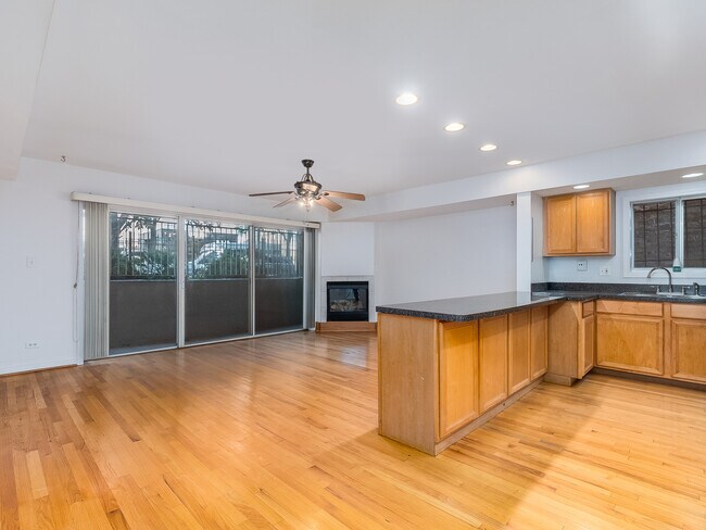 Foto del edificio - 6719 S Cornell Ave