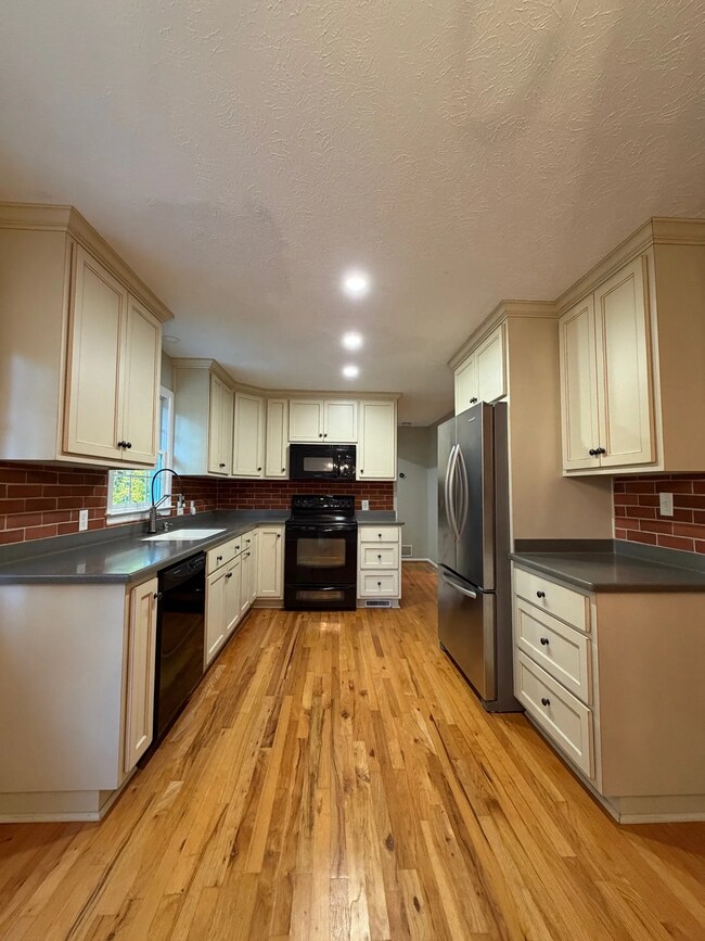 Foto del edificio - 1170 Lois Ln