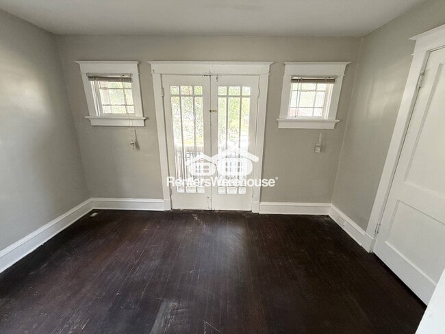 Foto del edificio - 3113 Thompson Ave