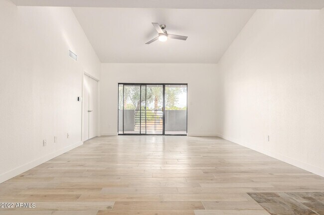 Foto del edificio - 6480 N 82nd St