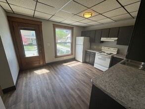 Building Photo - 549 Pine St