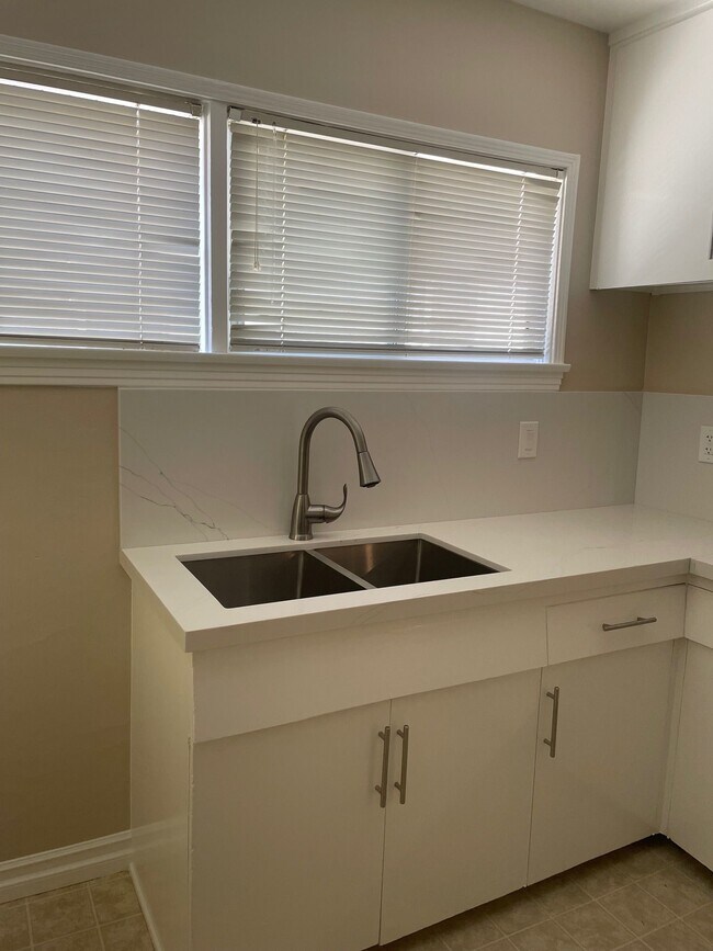 Foto del edificio - 12558-12606 Oxnard St