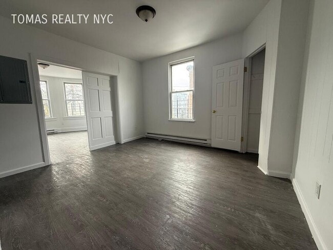 Building Photo - 15 Cedar St