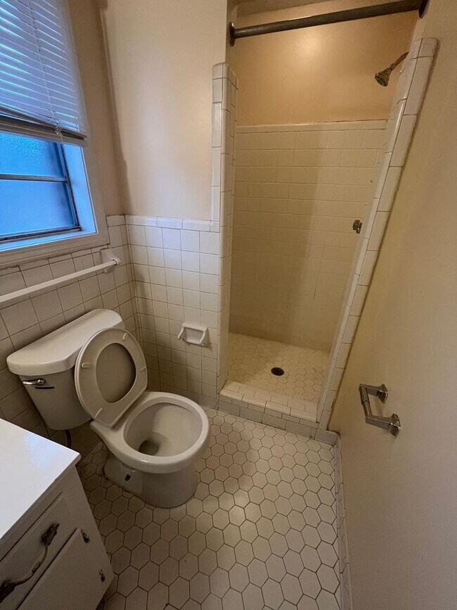 Foto del edificio - House for Rent in quite Neighborhood