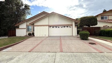 Building Photo - 4398 N Spoonwood Ct