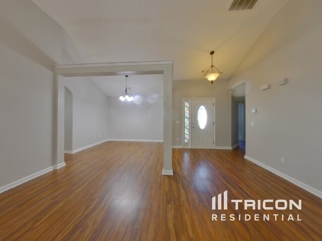 Building Photo - 300 Stone Ridge Way