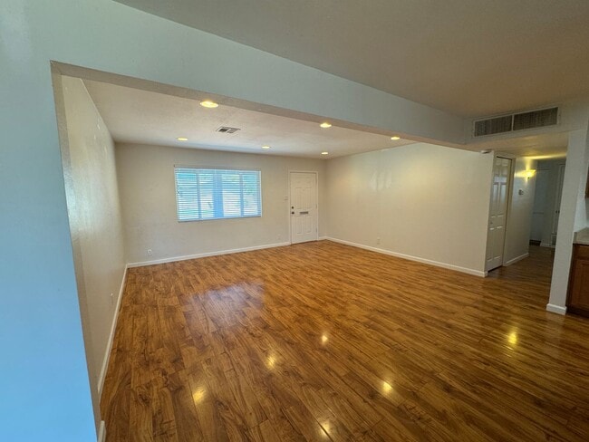 Building Photo - Single Story 4 bedroom Scottsdale Home