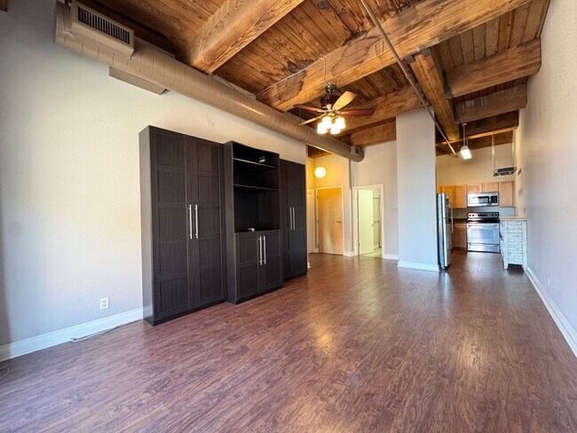 Building Photo - 609 Central St