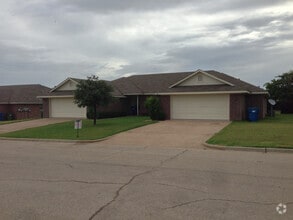 Building Photo - 614 Park Ln