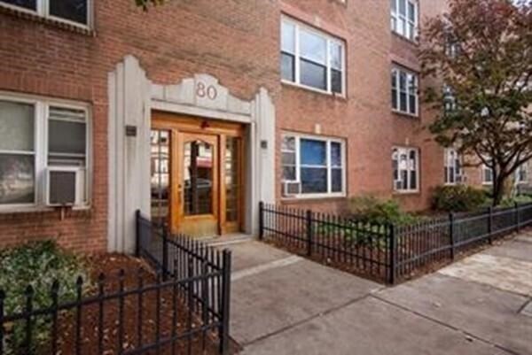 Foto del edificio - 80 Strathmore Rd
