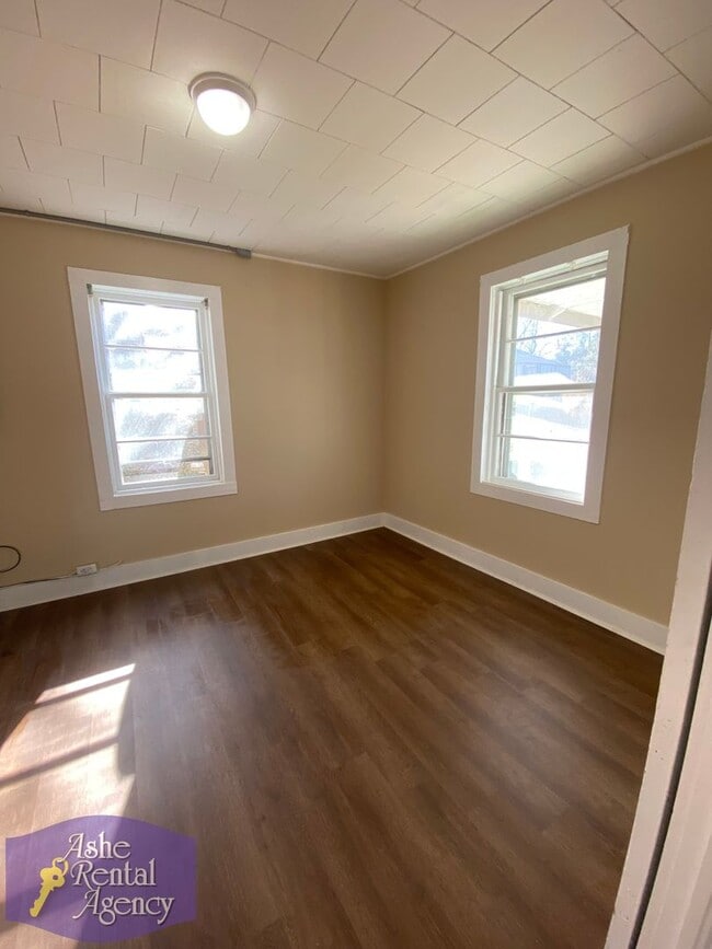 Foto del edificio - Quaint Cottage Walking Distance to Downtown West Jefferson