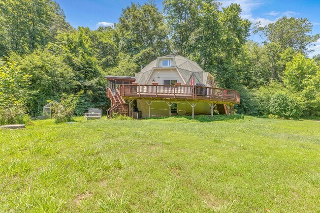 Building Photo - One-of-a-Kind 4 BR Retreat on Nearly 13 Pr...
