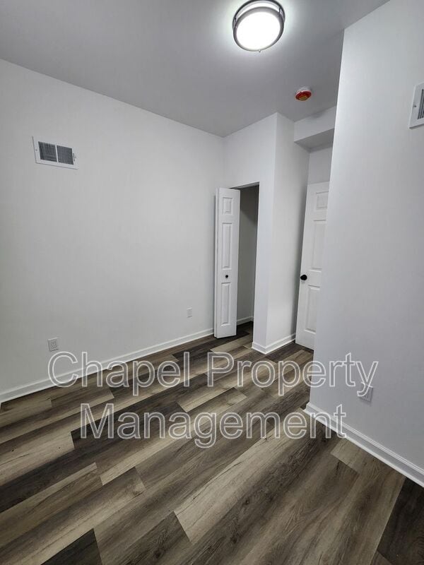 Building Photo - 5012 W Stiles St