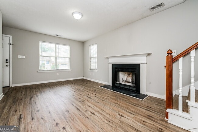 Building Photo - 2744 Sanibel Ln SE