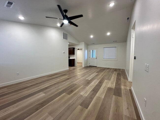 Foto del edificio - Coming Soon! Brand New Construction - 3 bedroom- 2 bath 4 Plex