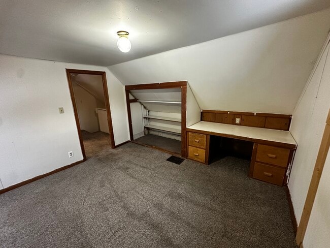 Building Photo - 1402 8th St E