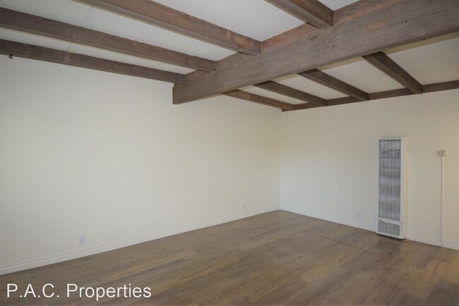 Building Photo - 1 br, 1 bath Apartment - 6125 Whitsett Ave...