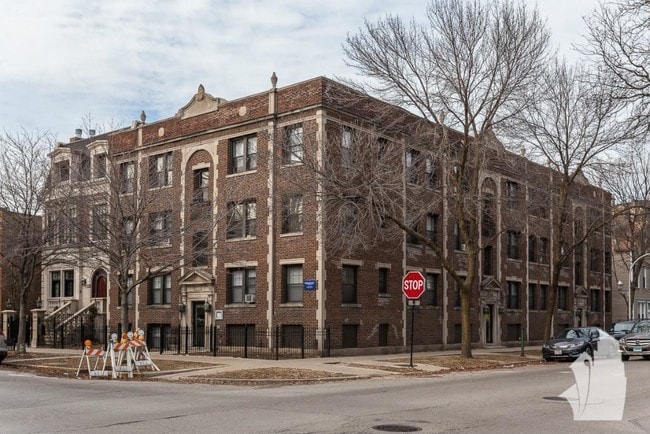 Building Photo - 1202 W Wellington Ave