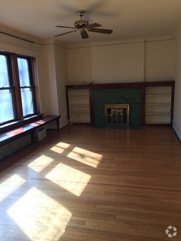 Building Photo - 434 W Roslyn Pl