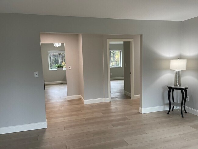 Foto del edificio - 30 Bayberry Dr