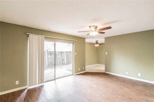 Foto del edificio - 2600 Penny Ln