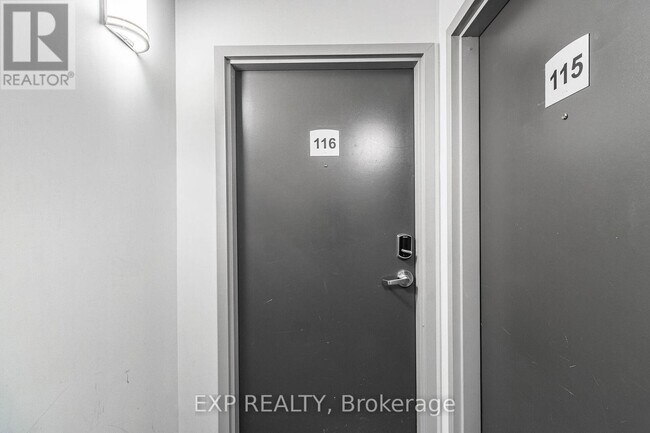 Building Photo - 275 Larch St