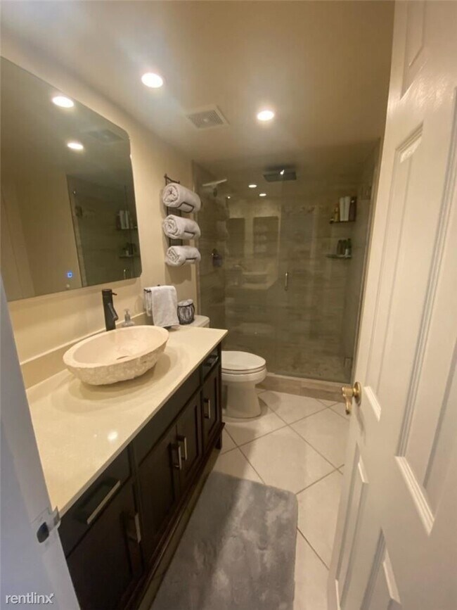 Building Photo - 1 br, 1.5 bath Condo - 5100 DuPont Blvd Ap...