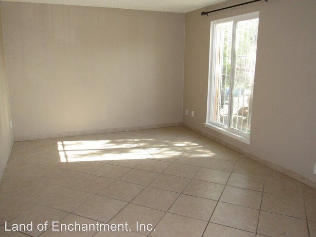 Building Photo - 3 br, 1.5 bath House - 4525 Overland St. NE