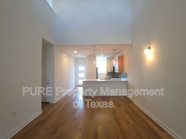 Building Photo - 6800 Menchaca Rd