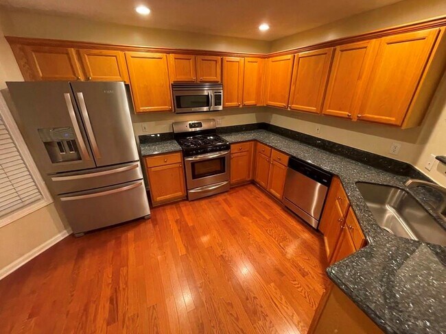 Building Photo - 3190 Serenade Ct