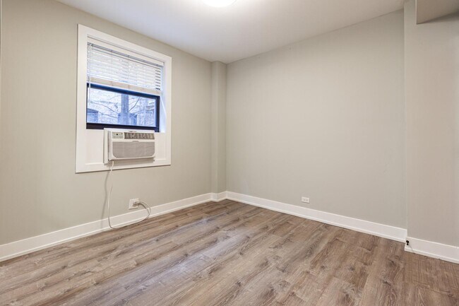 Foto del edificio - 505 W Belmont Ave