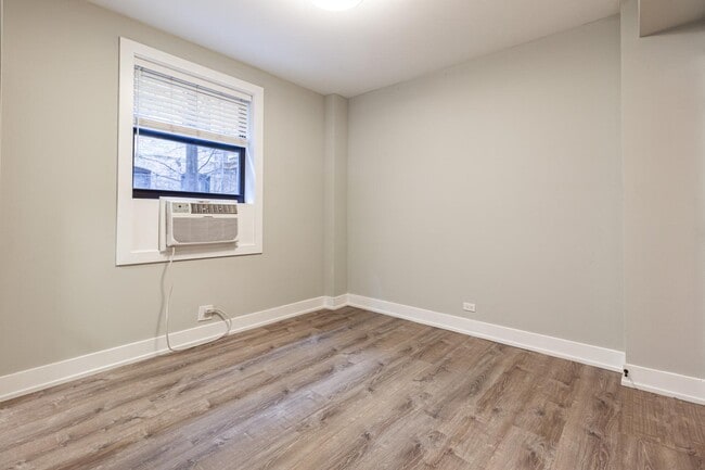 Building Photo - 505 W Belmont Ave