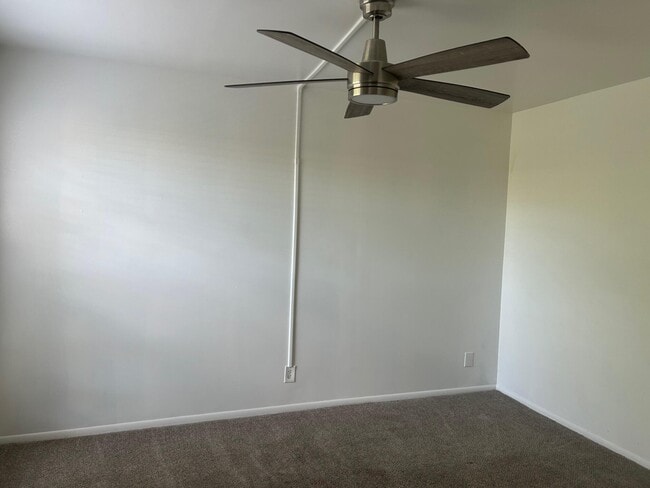 Building Photo - 3502 Gardens E Dr