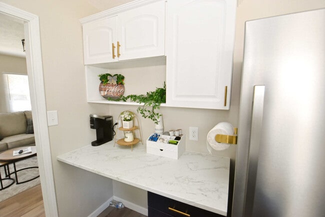 Building Photo - 517 Napoleon St