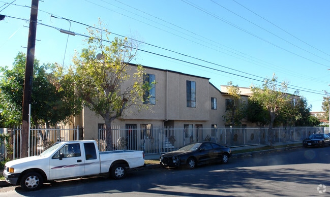 Building Photo - 9256 Wakefield Ave