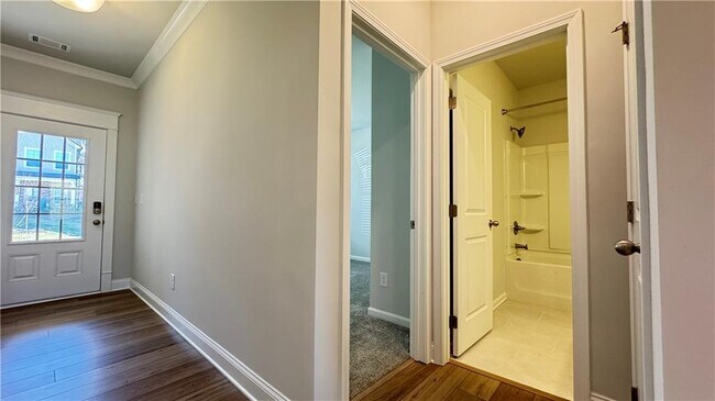 Building Photo - 4587 Silver Oak Dr SW